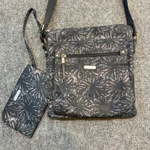Baggallini Go Bagg RFID Phone Wristlet Midnight Blossom Medium Black Gray Floral